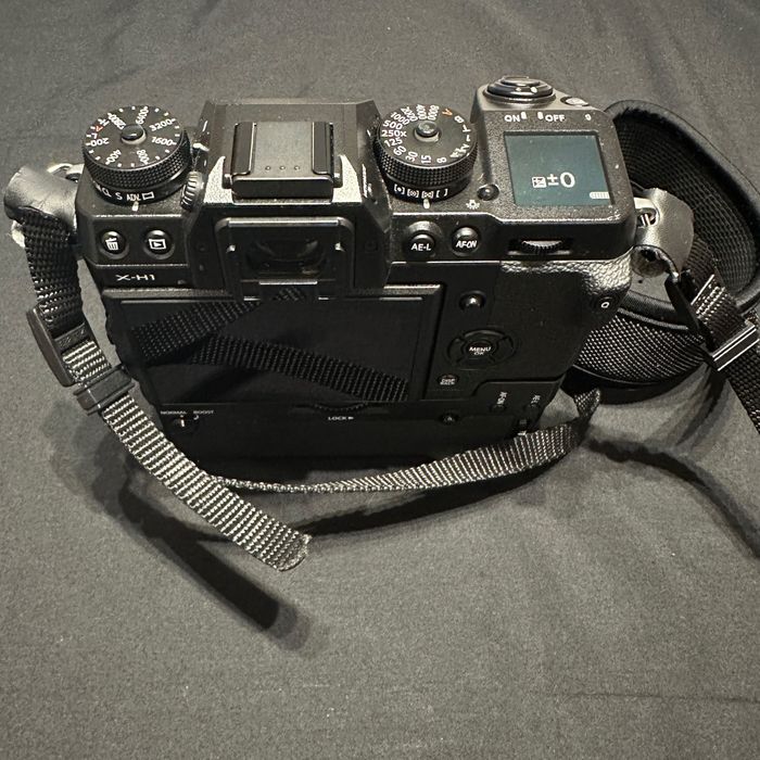 Fujifilm X-H1 com objetiva Fujinon XF 16-55mm f/2.8 + extras