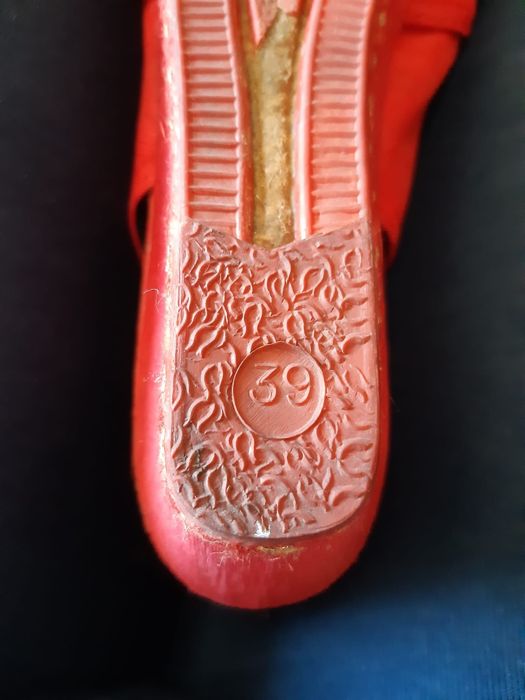 Sandálias em tecido Novas!