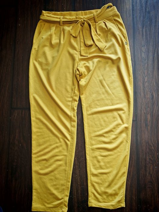 Spodnie musztardowe Top Secret