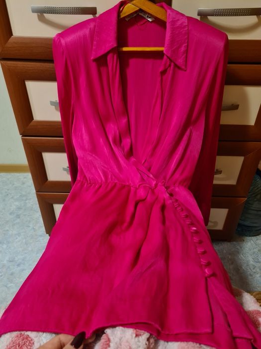 Міні сукня ZARA з глибоким звабливим вирізом