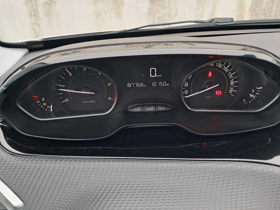 Peugeot 208 1.6 HDi Style | 2016 | 188.000 km | 6900 €