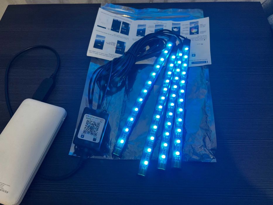 Універсальна RGB стрічка для авто з USB та управлінням з сматфона