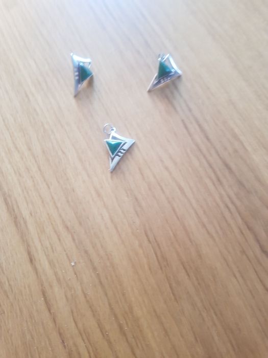 Srebrne kolczyki i zawieszka