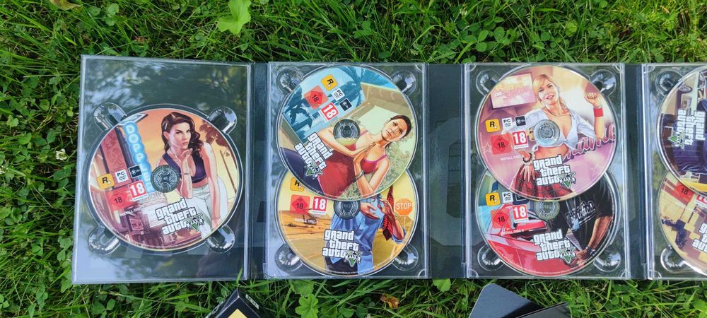 Pudełkowa wersja gry GTA V na PC