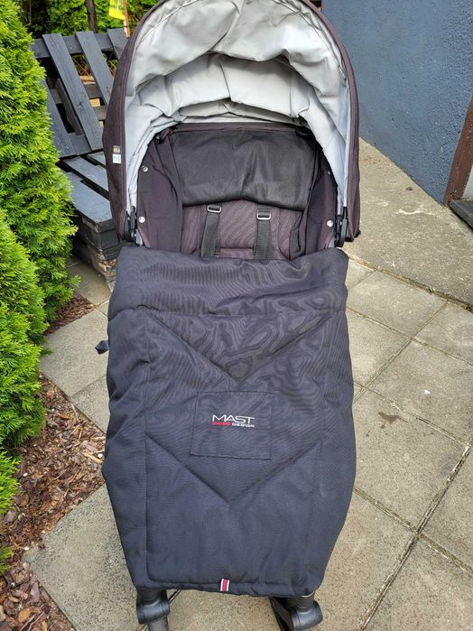 Lekki wózek spacerowy MAST Swiss design M4 Onyx ciemny