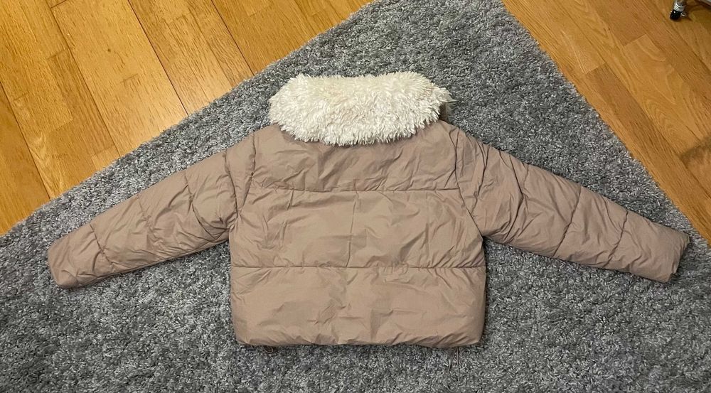 Casaco Bege Capuz Pelo Branco