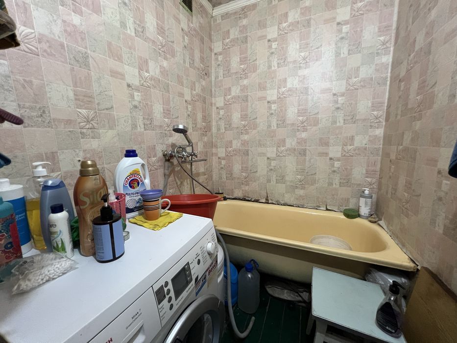 Ексклюзив.Продам простору 1шку з індивідуальним опаленням в Узині
