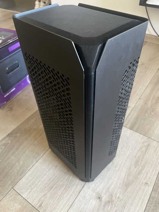 Крутий sff корпус для пк Cooler Master NCORE 100 MAX з водяним охолодженням