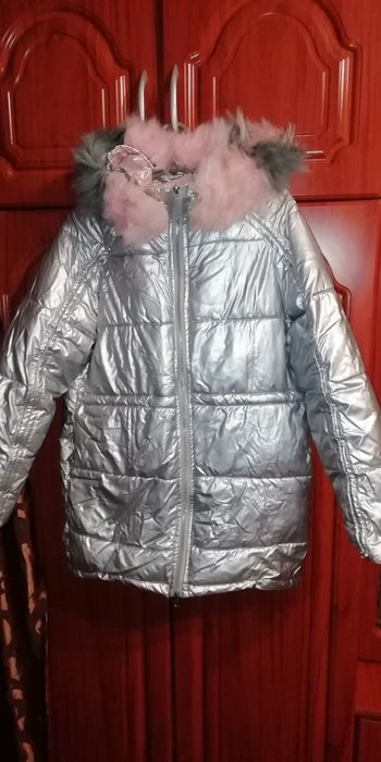 Зимняя куртка на девочку