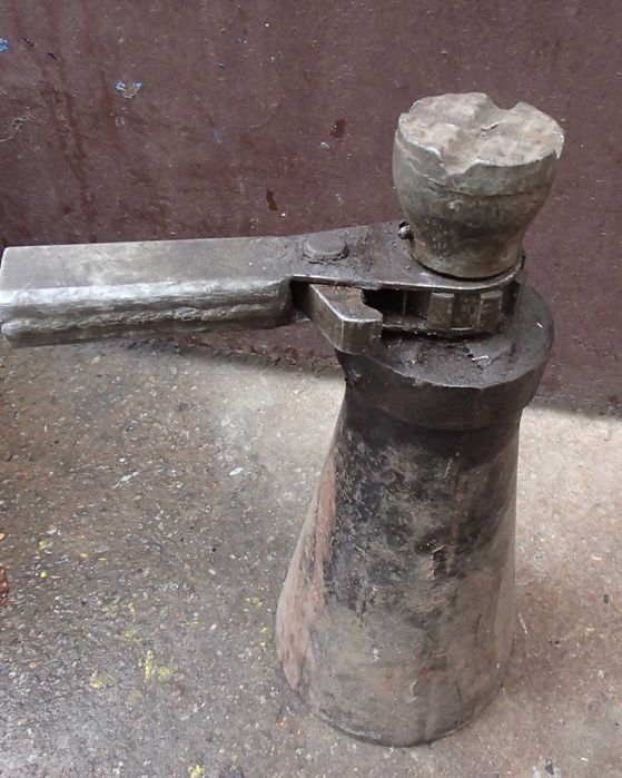 домкрат механічний