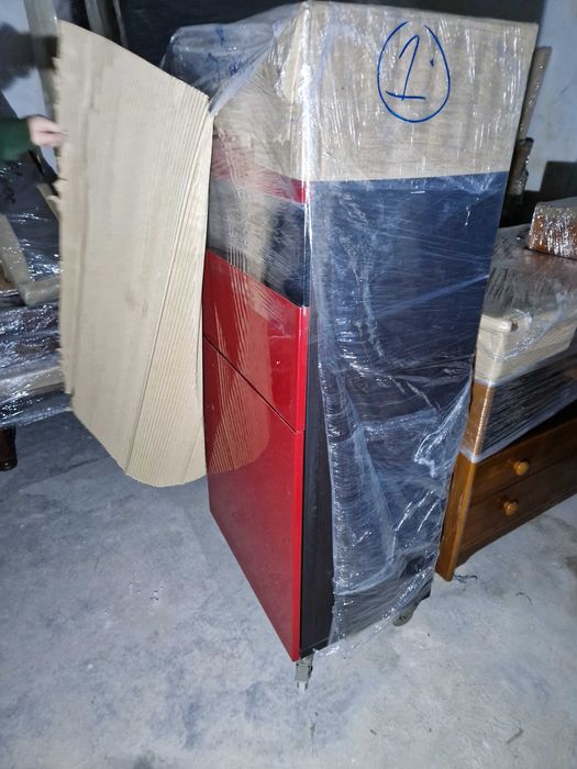 Móvel consola vermelho e preto