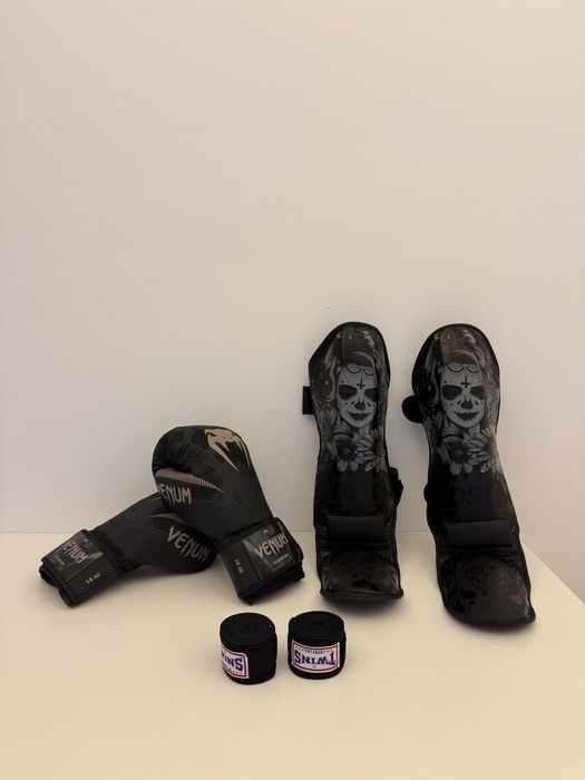 Caneleiras de Muay Thai / Kickboxing DSK Santa Muerte (Tam. S/M)