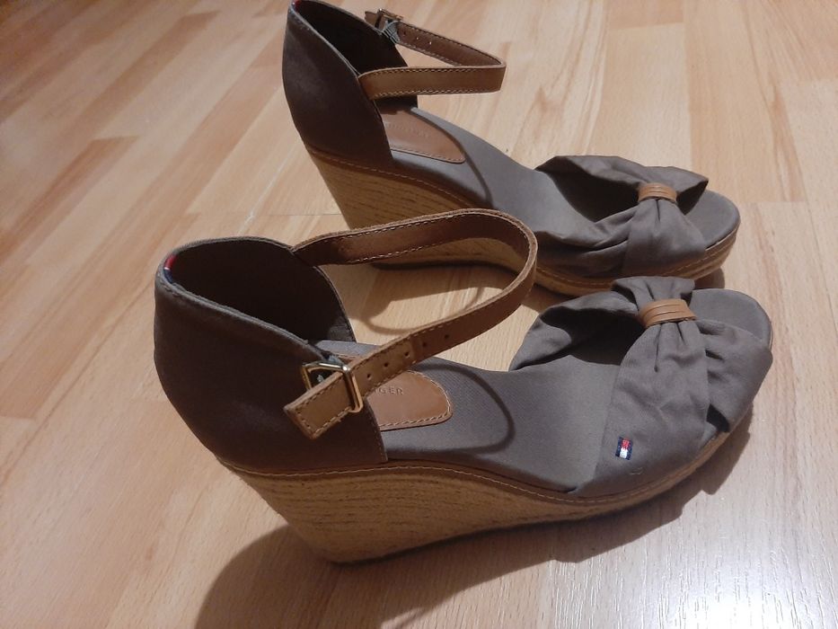 Sandały na koturnie Tommy Hilfiger 41