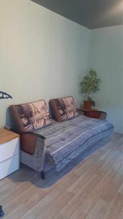 продам диван сірий