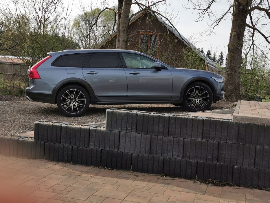 Volvo v90 cross country