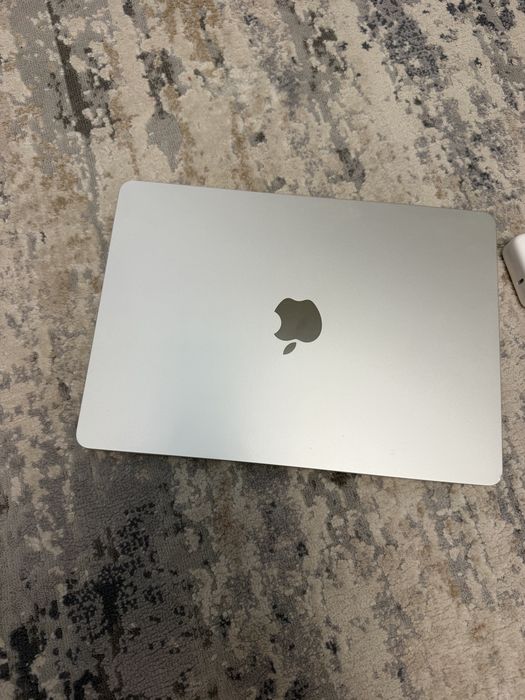 MacBook 2022 M2 8/512gb
