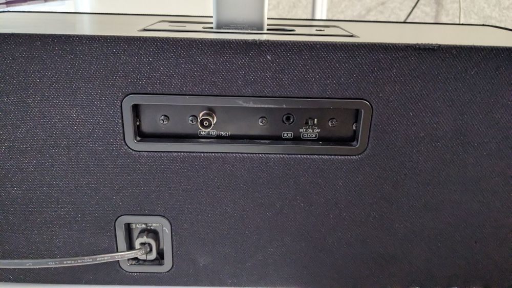 Акустика Loewe SoundBox (Bluetooth, iPod, AUX, USB)
