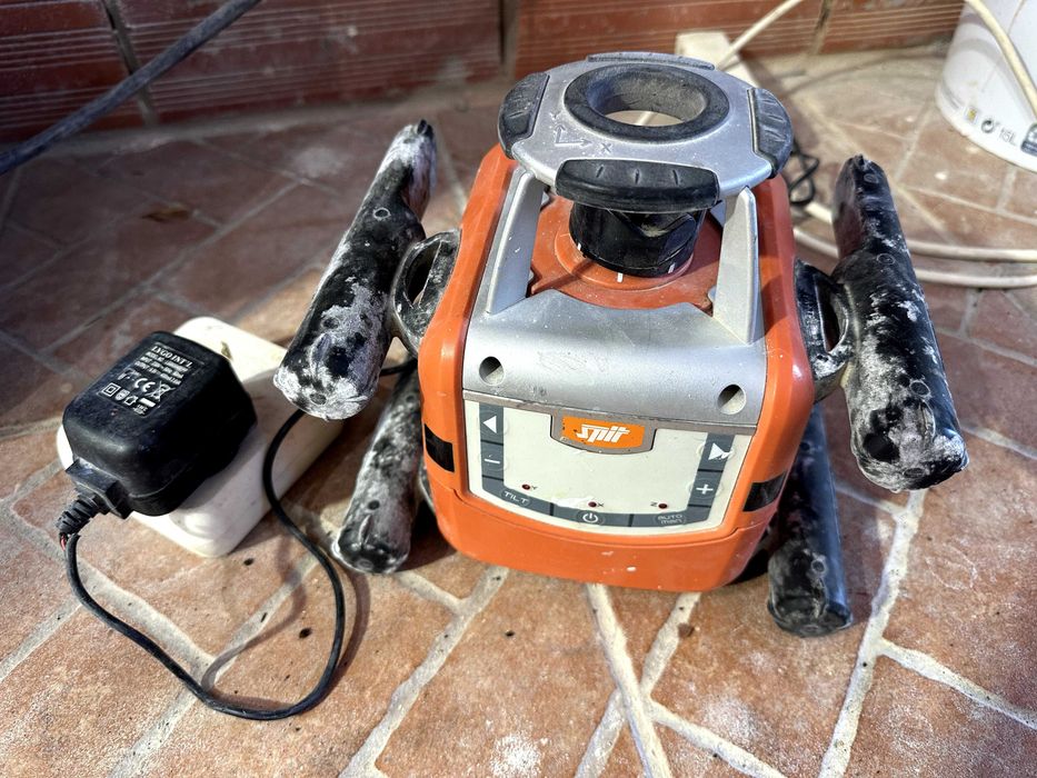 Laser rotativo + Tripé com Cabeça Telescópica DeWalt