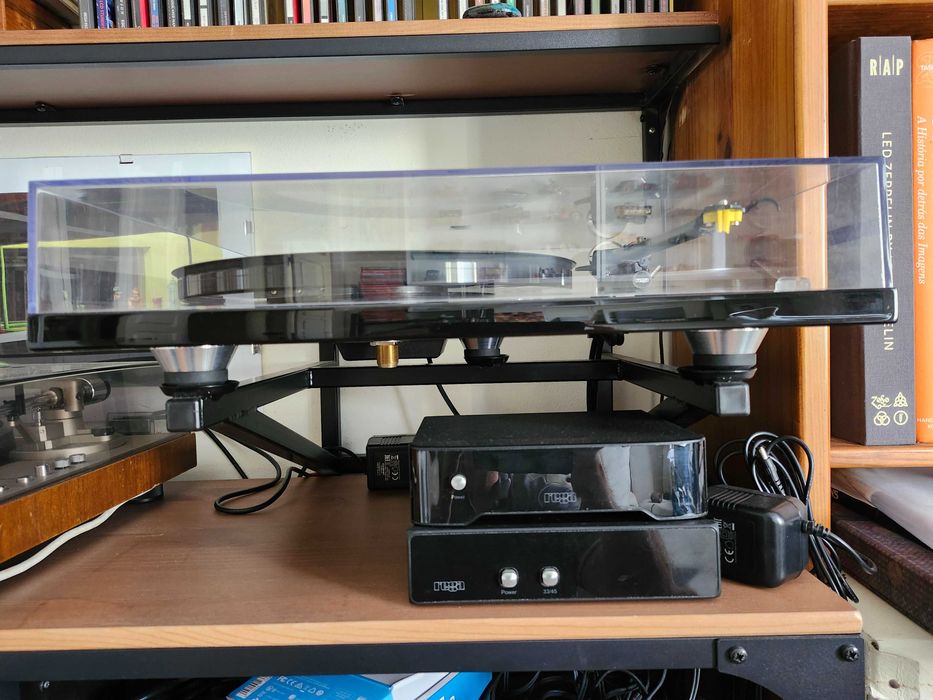 Rega Planar -  Suporte de parede para gira-discos