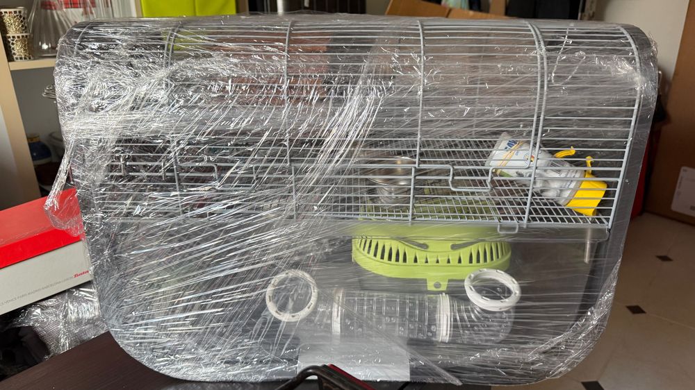 Gaiola para girbilos com acessório e comida
