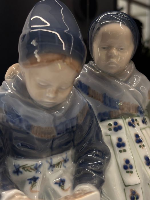 Royal Copenhagen figurka  "Dziewczęta z Amager"