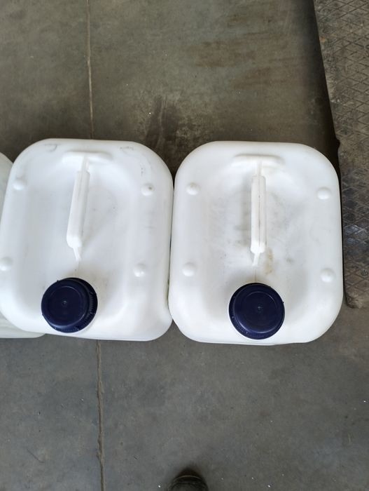 Karnistry 20 l plastikowe