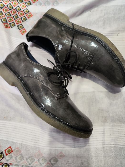 Buty damskie wiosenne skóra naturalna lakierowana. Tamaris R 36. S