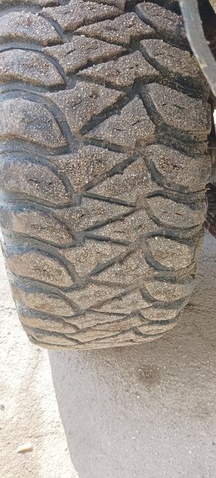 4 Pneus 33x12.50R15 usados a 50 %