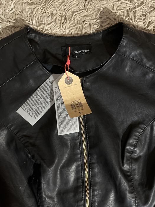 шкіряна жіноча чорна куртка