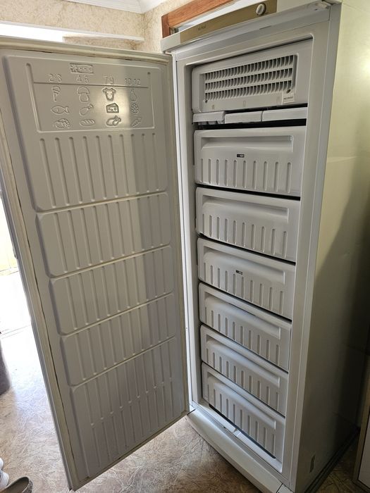 Морозильна камера INDESIT SFR 167 NF