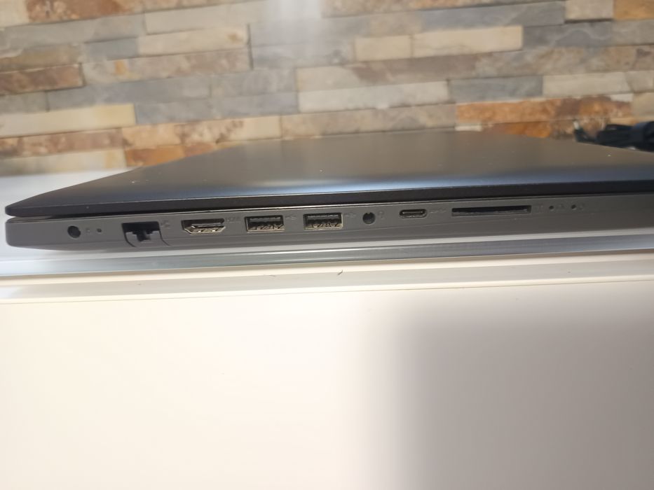 Portátil Lenovo / 8GB RAM / SSD 128GB / Gráfica dedicada