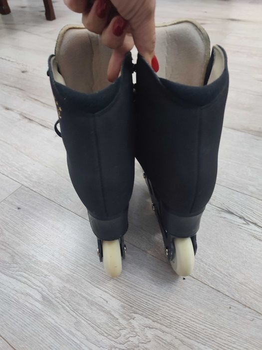 Rolki figurowe czarne 250