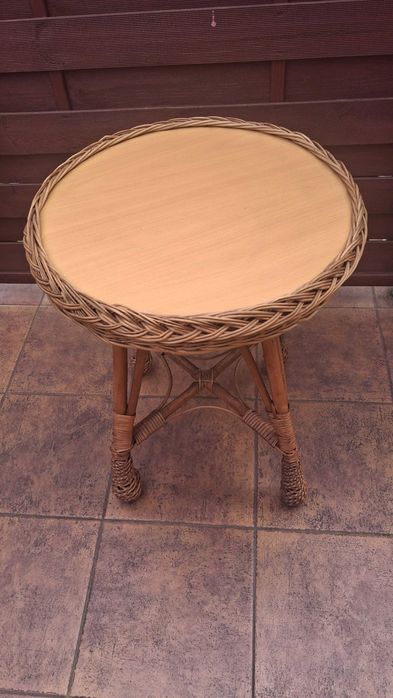Stolik wiklinowy