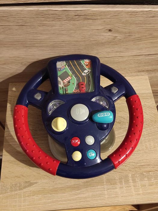 Interaktywna kierownica małego kierowcy