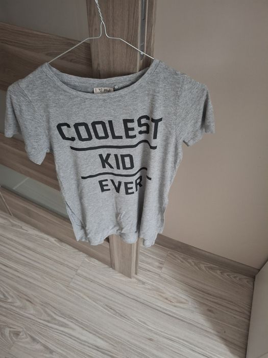 Podkoszulka szara z napisem