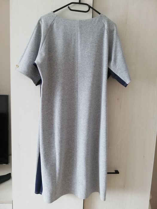 Szara sukienka z lampasami 44 XXL