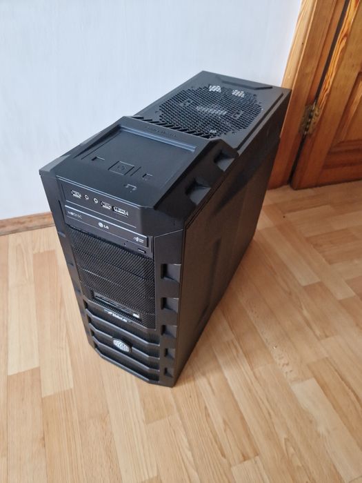 Якісний великий широкий брендовий корпус два кулера 20см