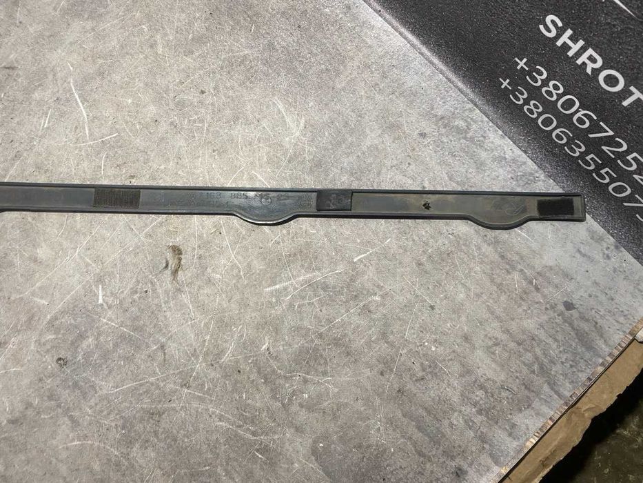 Накладка молдинг заднього бампера Mercedes-Benz ML W163 A1638851523
