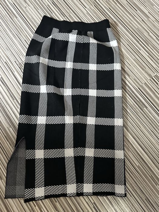 Spódniczka czarno -biała ,dluga ,jak nowa,M