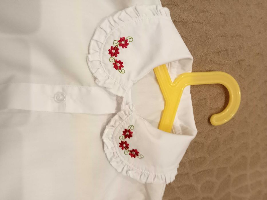 śliczna biała bluzeczka rozm. 92