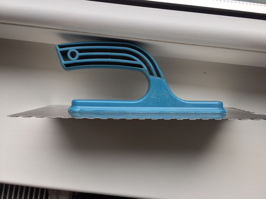 Гребенека, гребінь, гладилка для плитки