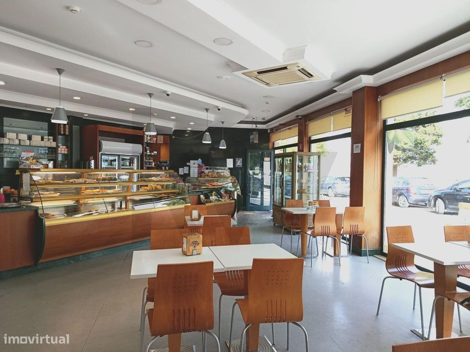 Pastelaria e Padaria com fabrico próprio, para trespasse, em Esgueira,