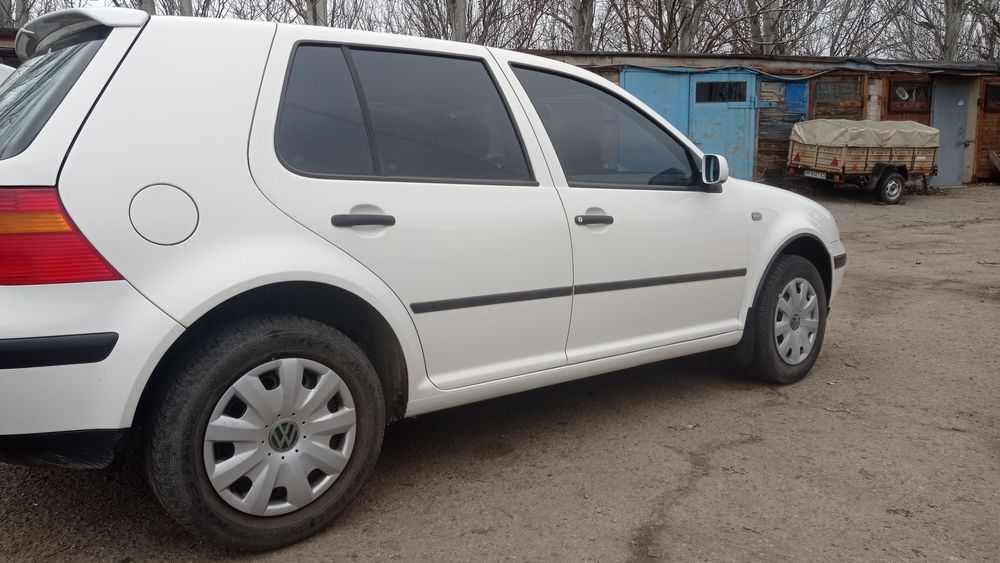 Гольф 4 1,6 2000г