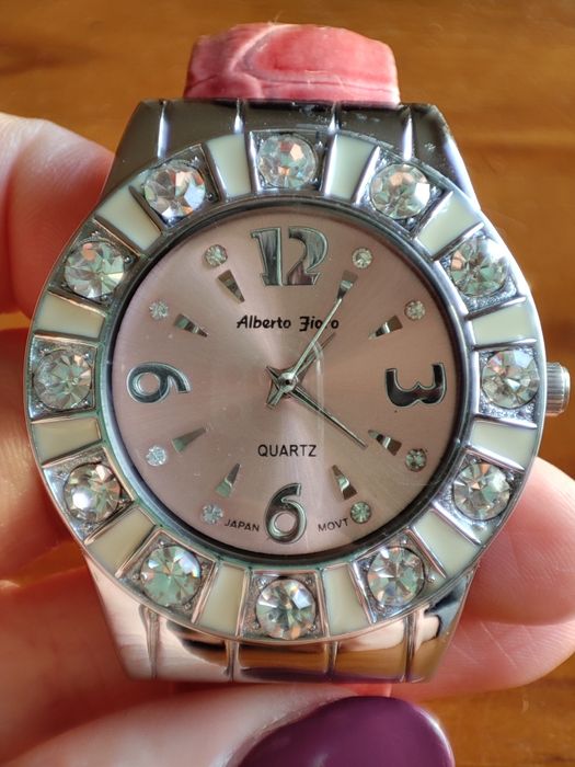 Relógio Rosa com Brilhantes