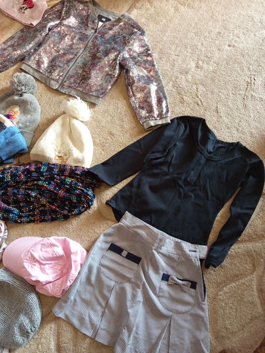 Ubrania 128 do 134 dziewczynki kompet 19zl do szkoły za 8 sztuk.