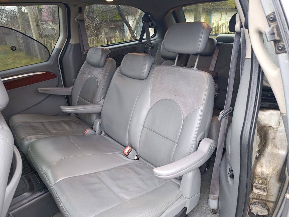 Крайслер Tawn & Country Limited 3.8i