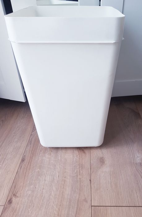 Plastikowy kosz na pranie marki Ikea 60 litrów
