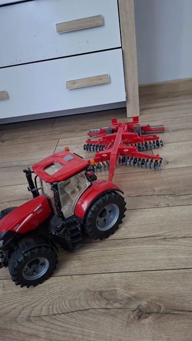 Case Bruder z talerzówką