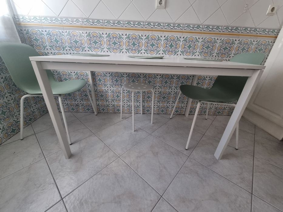Mesa cozinha em excelente estado