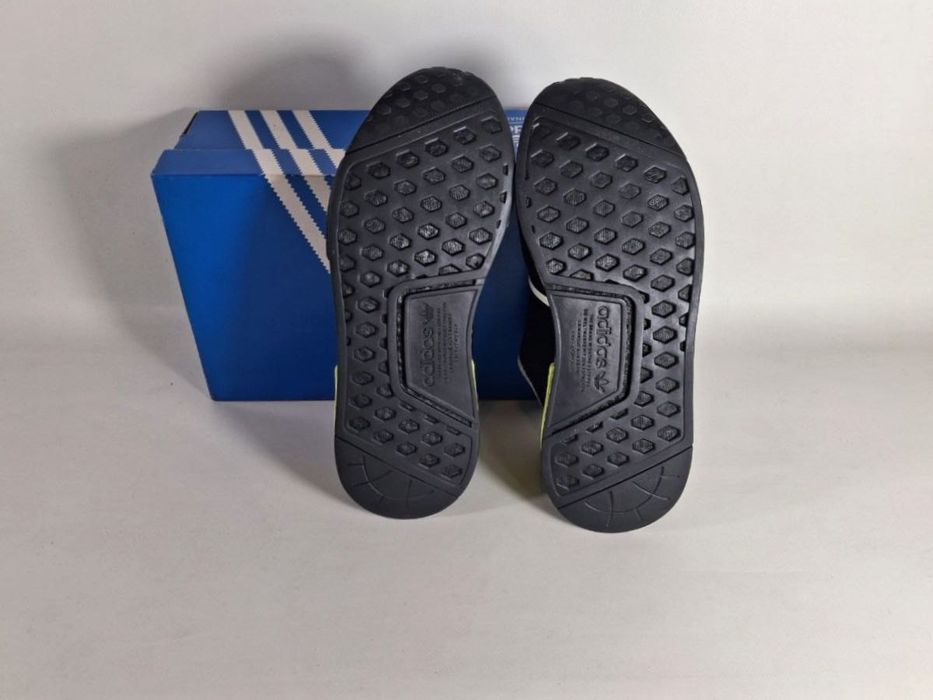 Кросівки Adidas Nmd_R1 Black Boost (р. 44) Оригинал летние мужские беговые кроссовки буст